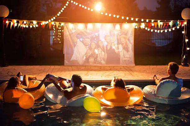 Projector for an Outdoor Party and Movie Marathon can find on Gecko